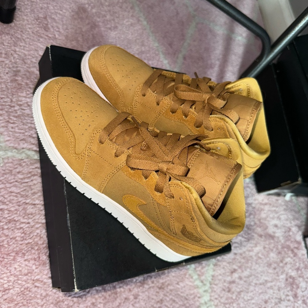 Jordan 1 Mid Golden Harvest Sail (GS)